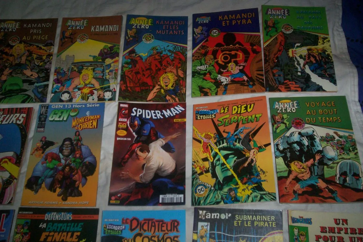 LOT 18 ANCIENNES BD SUPER HEROS 