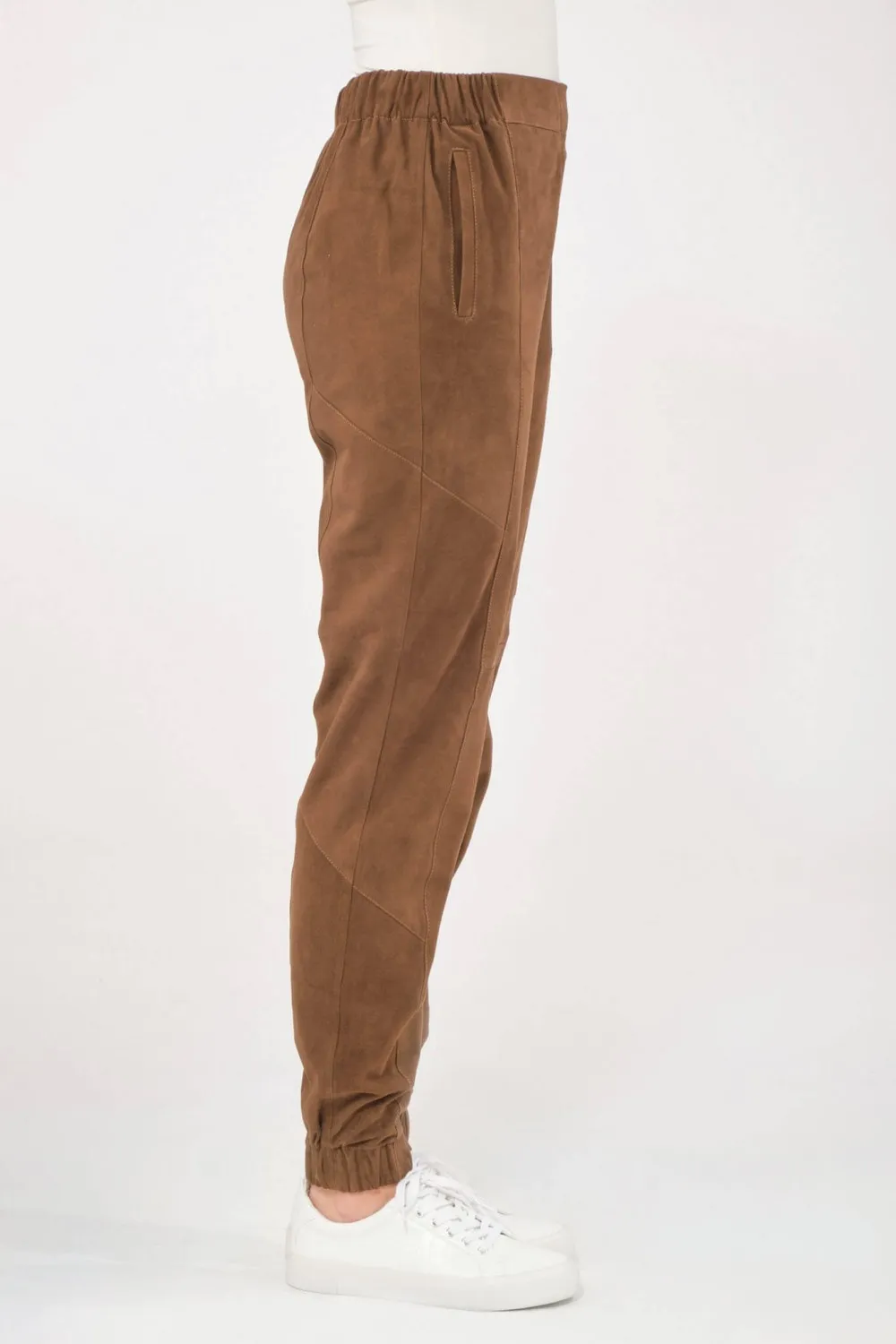 Pantalon style jogging en daim, Giorgio & Mario - IZIA Cappuccino | Cesare Nori